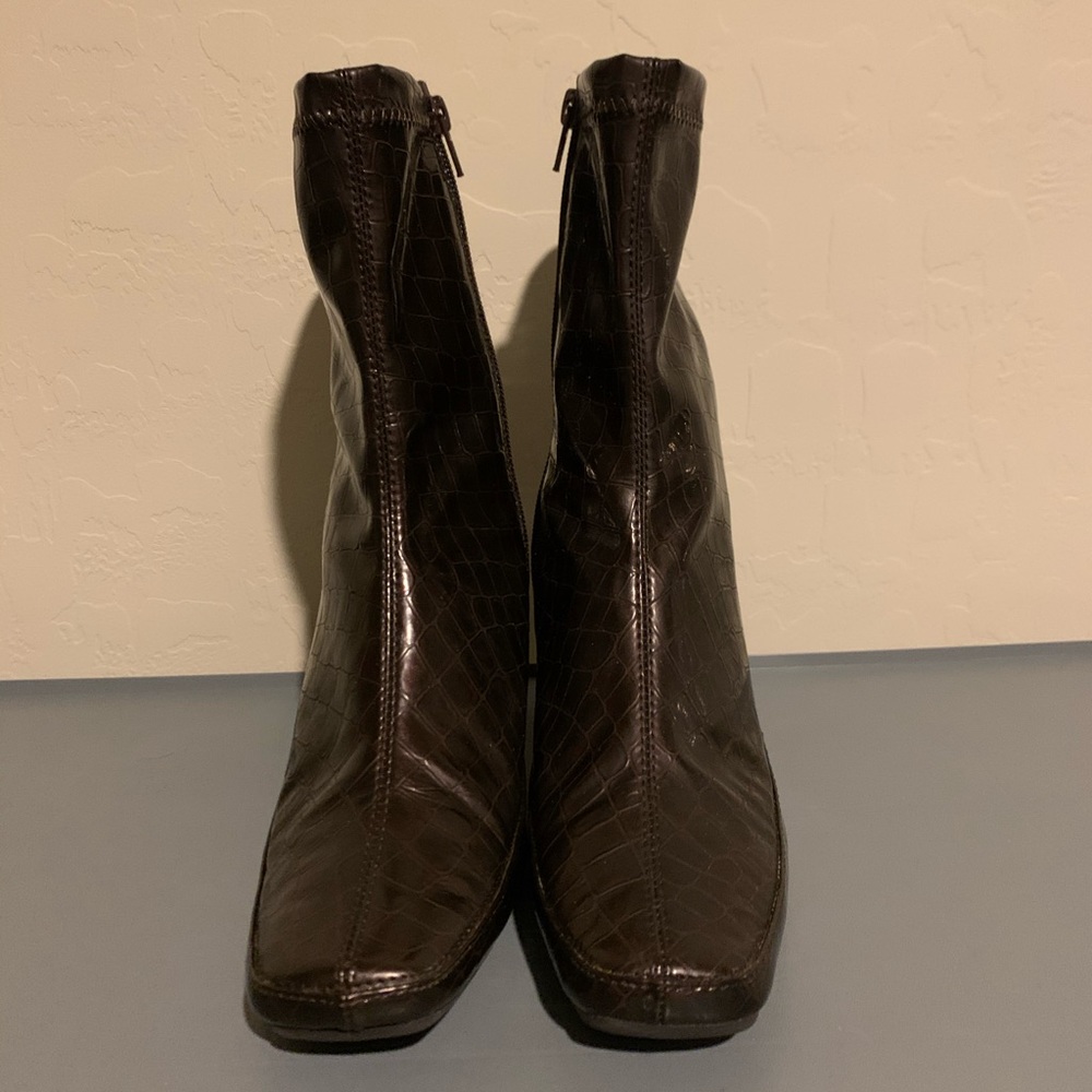 Elegant ankle boots